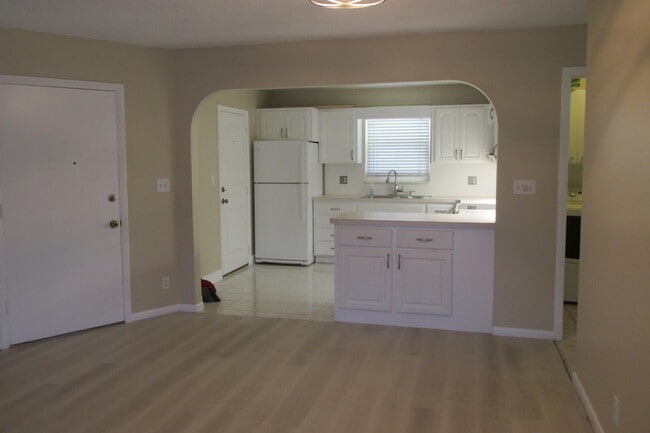Building Photo - 10789 N Military Trl