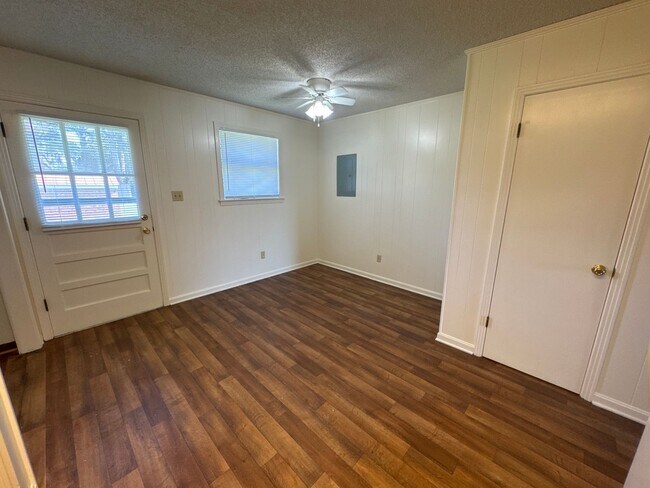 Building Photo - 521 Dawson Ln