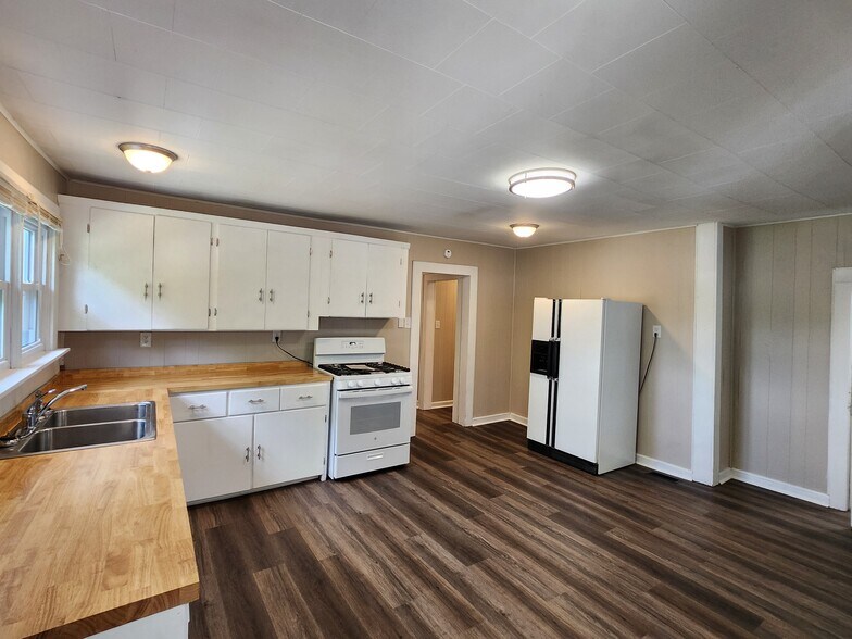 Building Photo - 2511 Watauga Rd