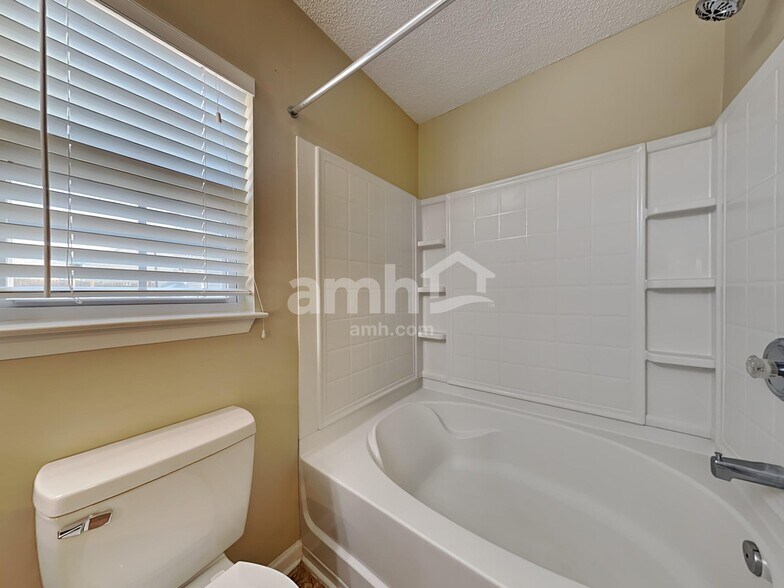 Building Photo - 5018 Thornton Dr