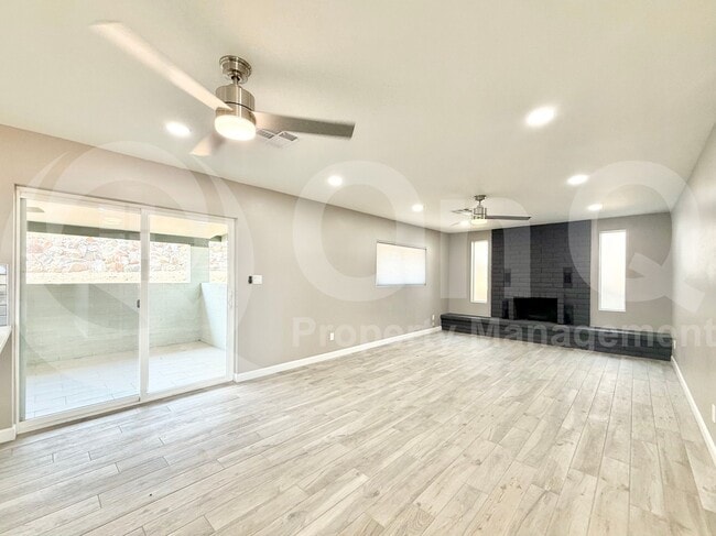 Building Photo - 1701 E Camino del Santo