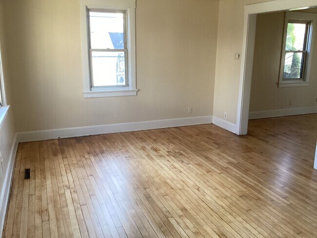 Building Photo - 3 Bedroom Single Family Home