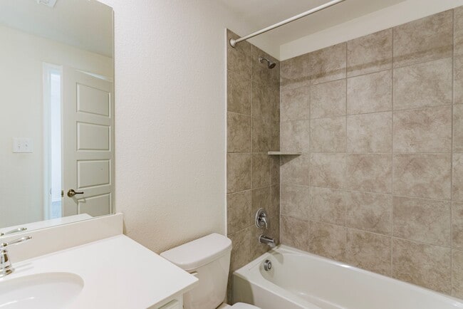 Building Photo - 326 Shasta Dr