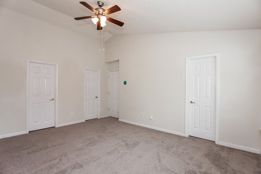 Building Photo - 10818 Glenluce Ave