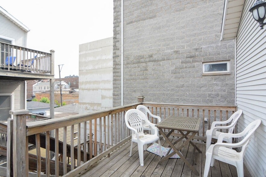 Building Photo - 1342 W Hubbard St