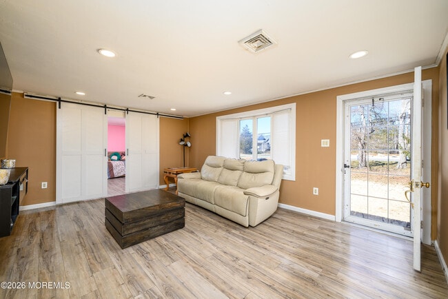 Building Photo - 570 Eltone Rd