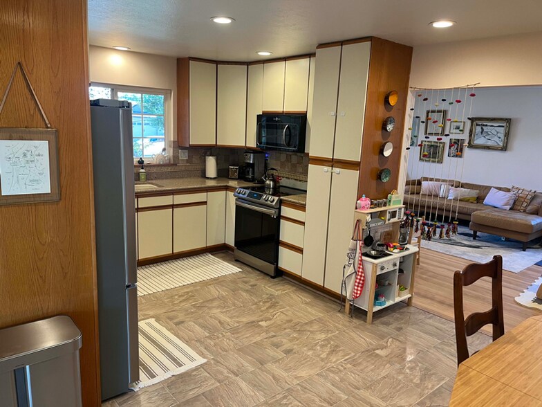 Building Photo - 4120 Pomona Way