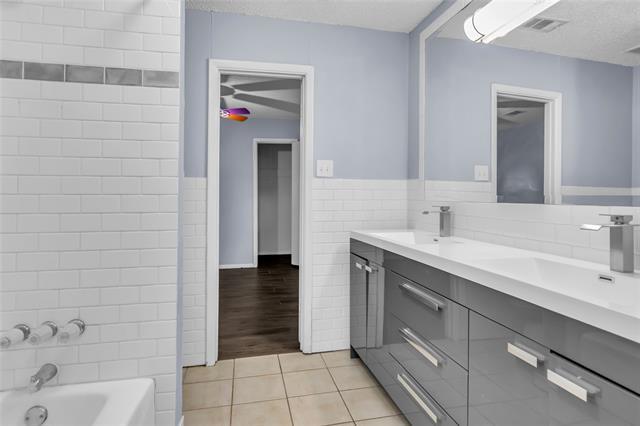 Building Photo - 805 Irwin Dr