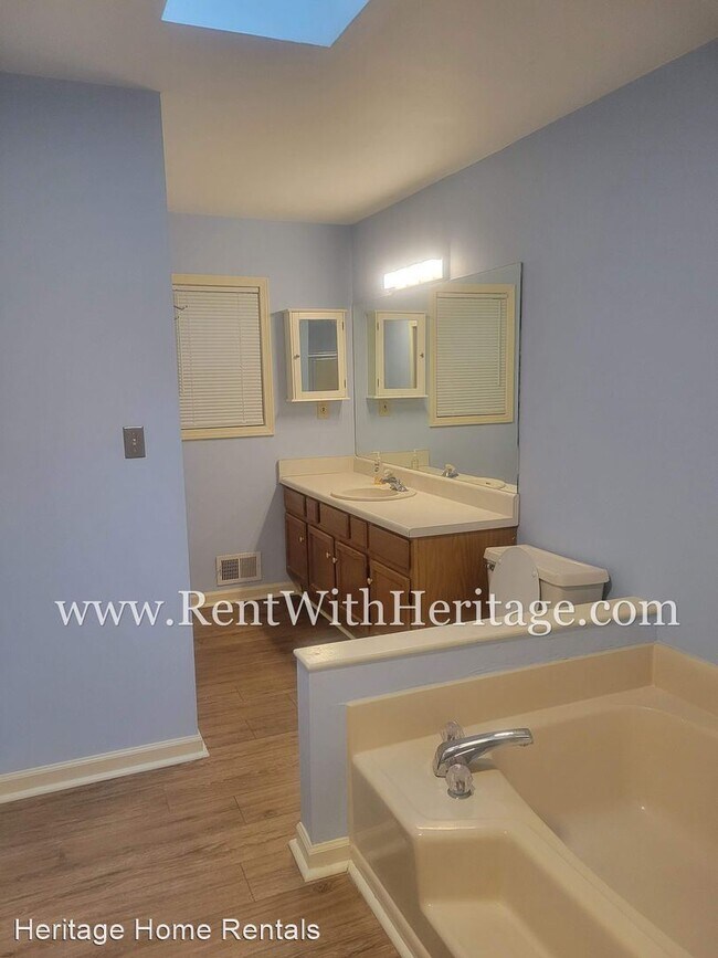 Building Photo - 4 br, 2 bath House - 4033 Balmoral Court