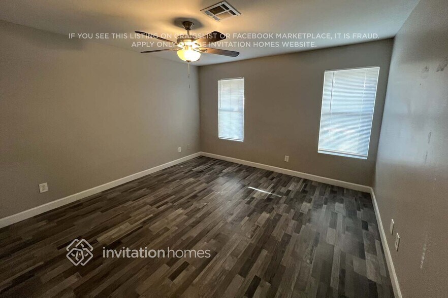 Building Photo - 3520 E Pueblo Ave