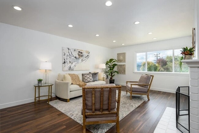 Building Photo - 2209 Hamilton Ave