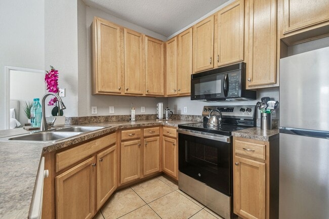 Building Photo - Elegant 1-Bedroom Condo with Lakeside Views in Resort-Style Community