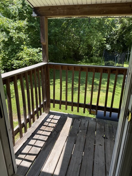 Shared Back Porch - 41 Derby St