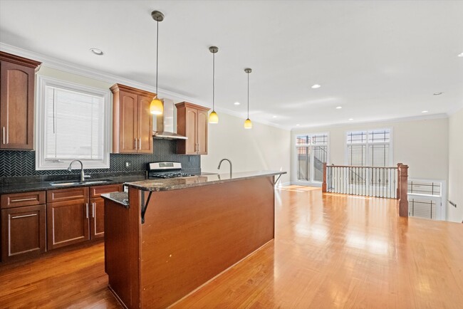 Building Photo - 2415 W Palmer St