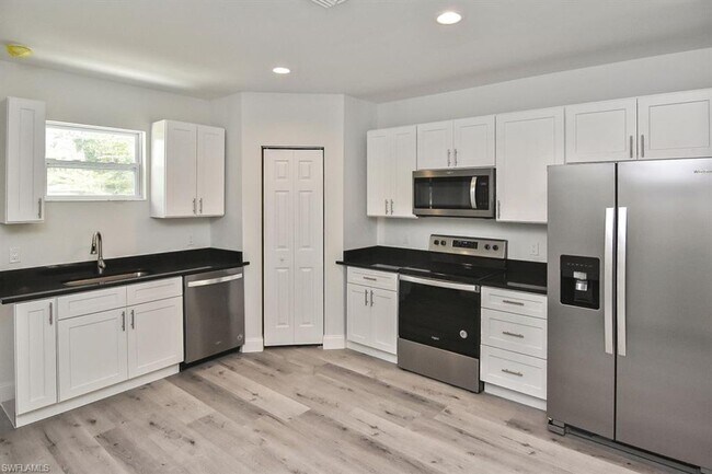 Building Photo - 4 bedroom home!