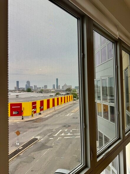 Building Photo - 144 Old Colony Ave