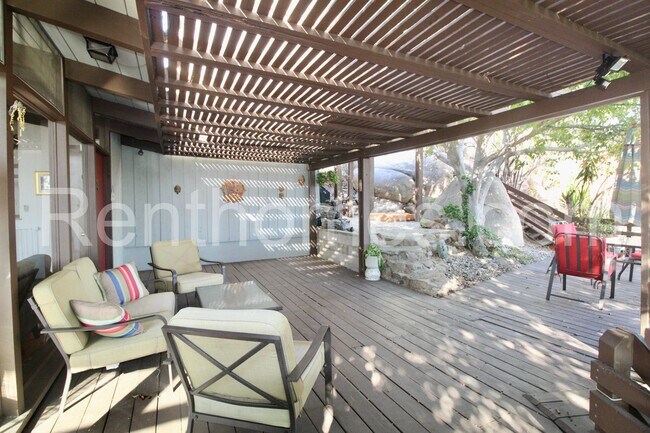 Building Photo - 8830 Mariposa St
