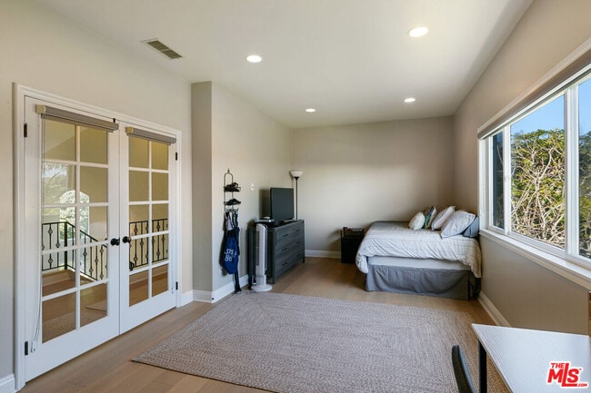 Building Photo - 28905 W Beach Ln