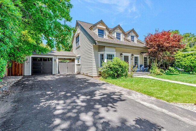 Building Photo - 1545 Laurel Pl