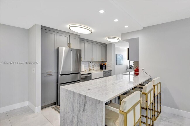 Building Photo - 2301 S Ocean Dr