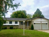 Building Photo - 3 Bedroom 2 Full Bath Home with Fireplace,...