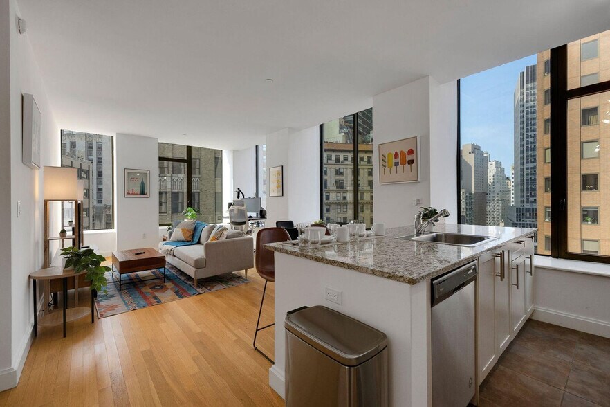 Building Photo - 10 Hanover Square