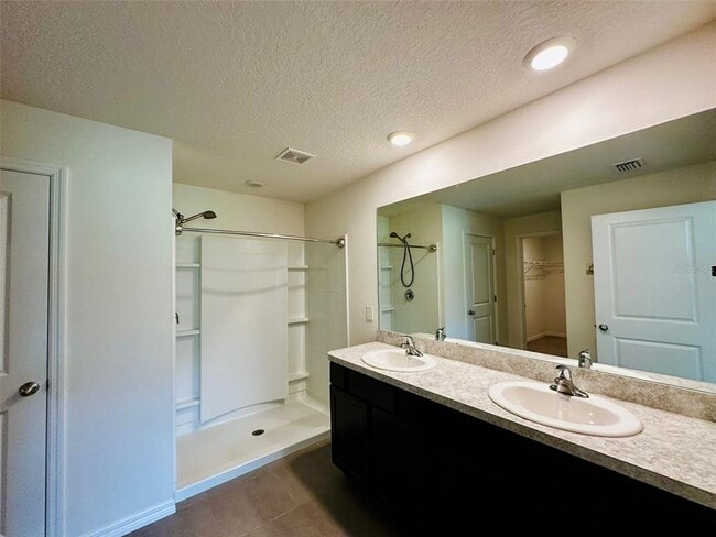 Building Photo - 668 SE 65th Ave