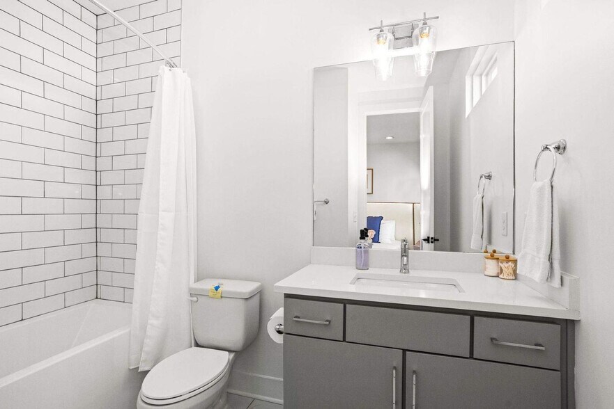 Building Photo - 1706 8th Ave S