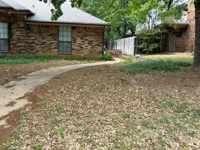 Building Photo - 1127 Bent Oaks Dr