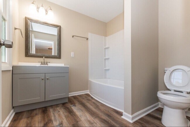 Building Photo - 816 Garrettsburg Rd