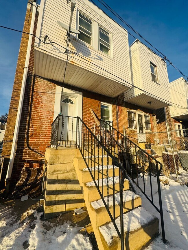 Building Photo - Rehabbed 3bd/1.5bth House with Backyard!! SECTION 8 ONLY!!