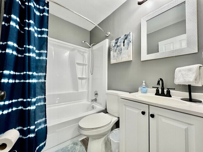 Building Photo - Fully furnished apartment with all utilities and High-speed internet included