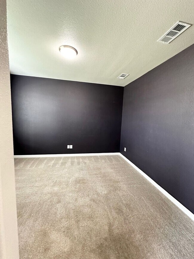 Building Photo - 4 Bed 3.5 Bath Ready To Rent ASAP!
