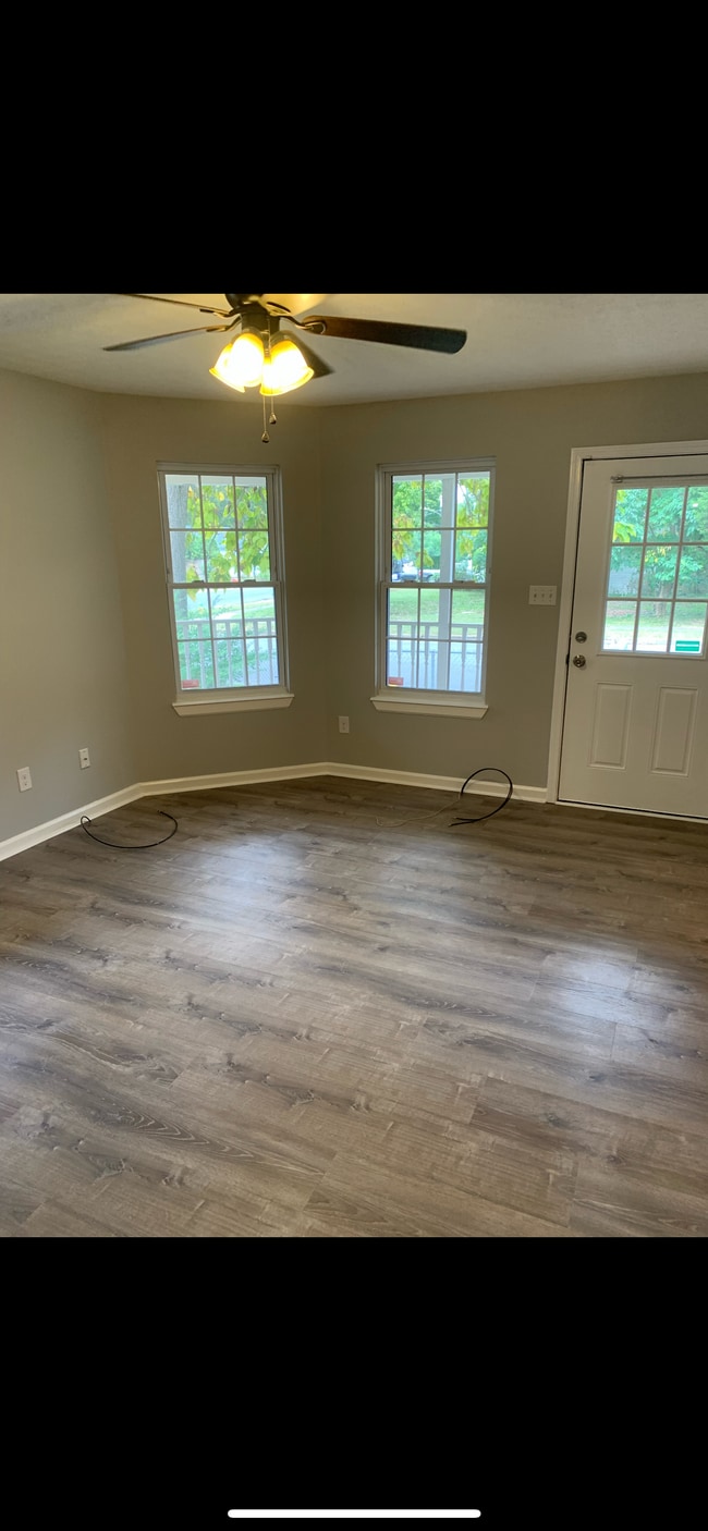 Building Photo - 135 W 14th Ave