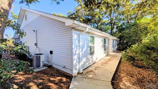 Building Photo - 313 N Navy Blvd
