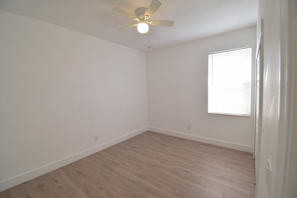 Building Photo - 359 SW Kestor Dr