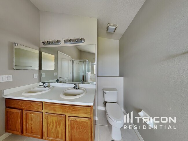 Building Photo - 31136 Whinsenton Dr