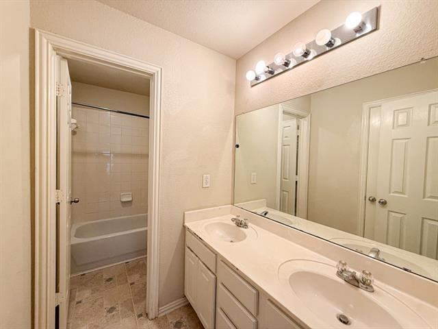 Building Photo - 8014 Amesbury Ln