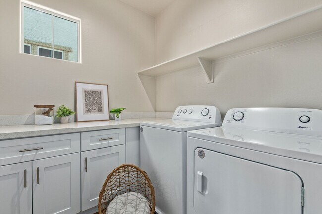 Building Photo - BEAUTIFUL PHOENIX HOME IN GATED COMMUNITY!