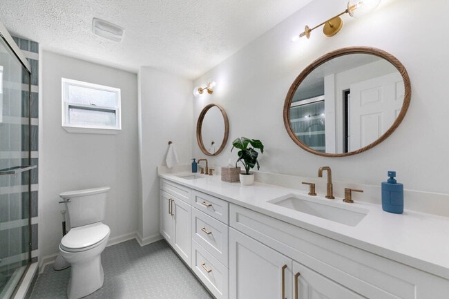 Building Photo - 169 Pompano St