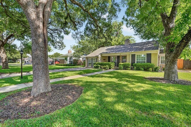 Building Photo - 6312 Malvey Ave
