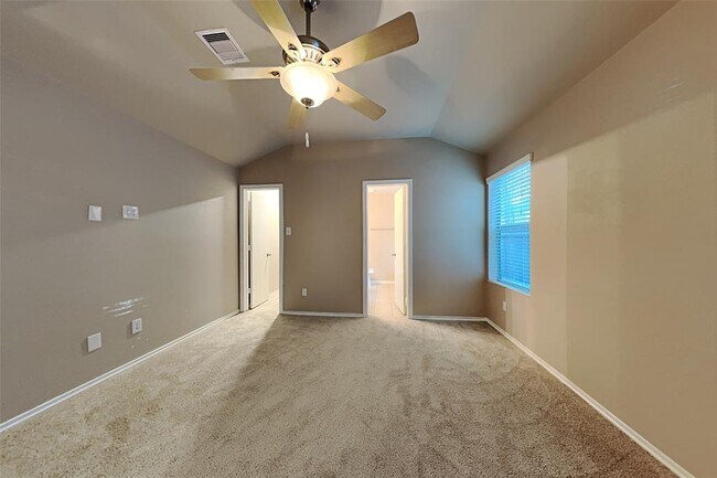 Building Photo - 804 Lovebug Ln