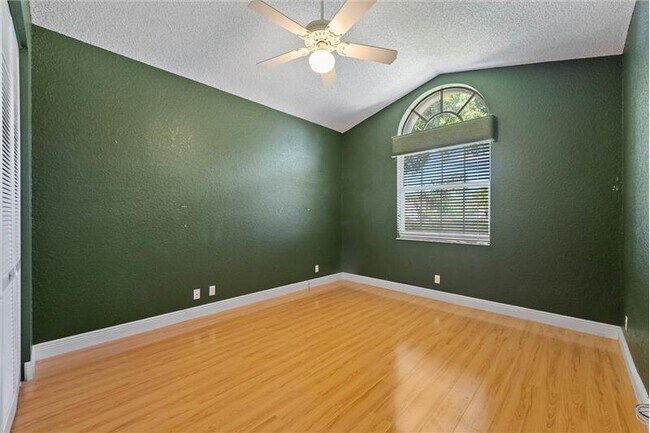 Building Photo - 10860 Fairmont Village Dr