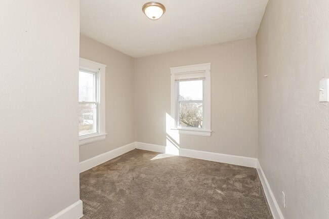 Building Photo - 1069 Herberich Ave