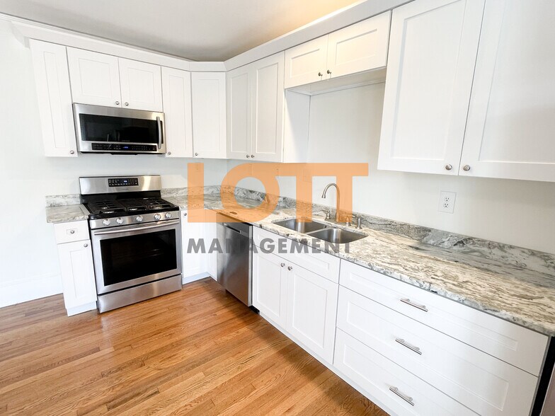 Building Photo - 39 Burdette St