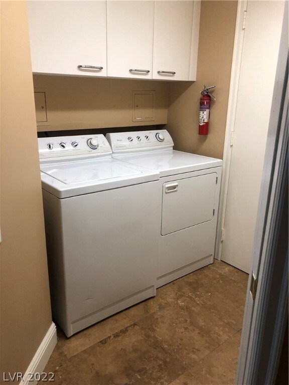 Building Photo - 2747 Paradise Rd