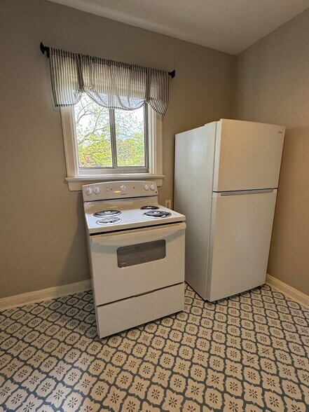 Unit 3 kitchen - 209 N William St