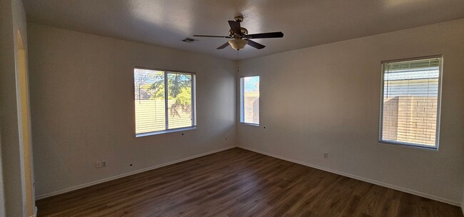 Building Photo - Charming 3-Bedroom, 2-Bath Home with 2-Car...