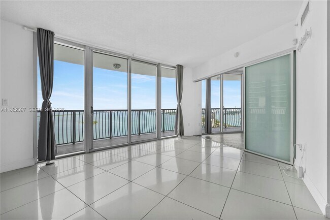 Building Photo - 1750 N Bayshore Dr