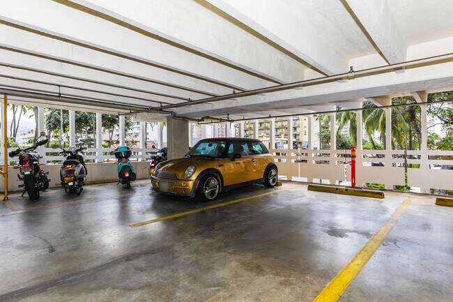 Building Photo - Marine Surf - Studio 1b 1parking! in Waikiki